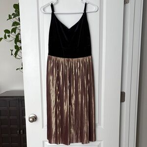 LUXOLOGY black/gold midi dress